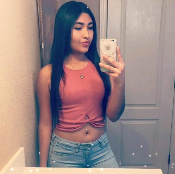 Meet your Posher, Alondra - Picture 1 of 1